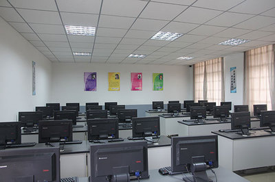 四川省商務(wù)學(xué)校計(jì)算機(jī)專業(yè) 聚焦計(jì)算機(jī)技術(shù)開發(fā)，培養(yǎng)新時(shí)代信息技術(shù)人才